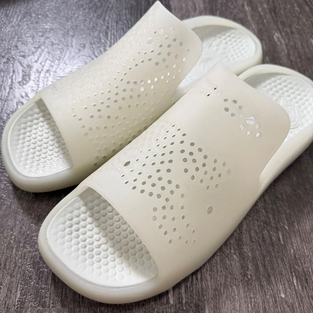 Burberry Stingray Slides Men Size 14 EU 47 Pebble White Perforated Rubber Logo